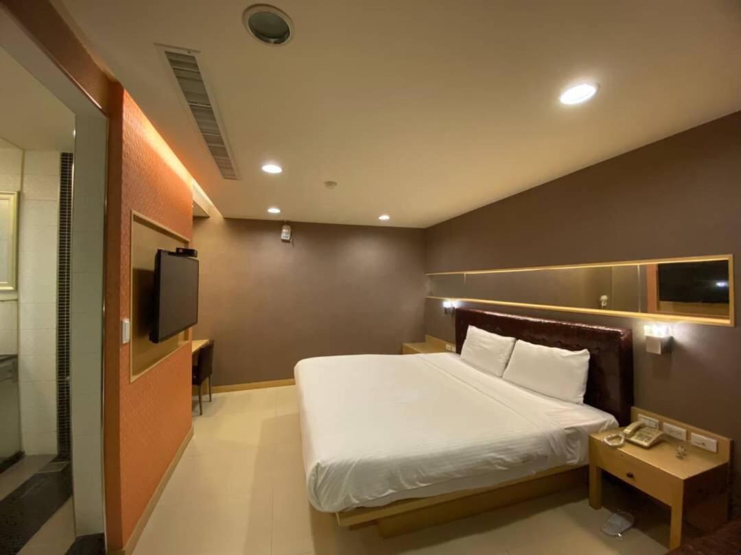 Love Hotel Pingtung Exterior photo