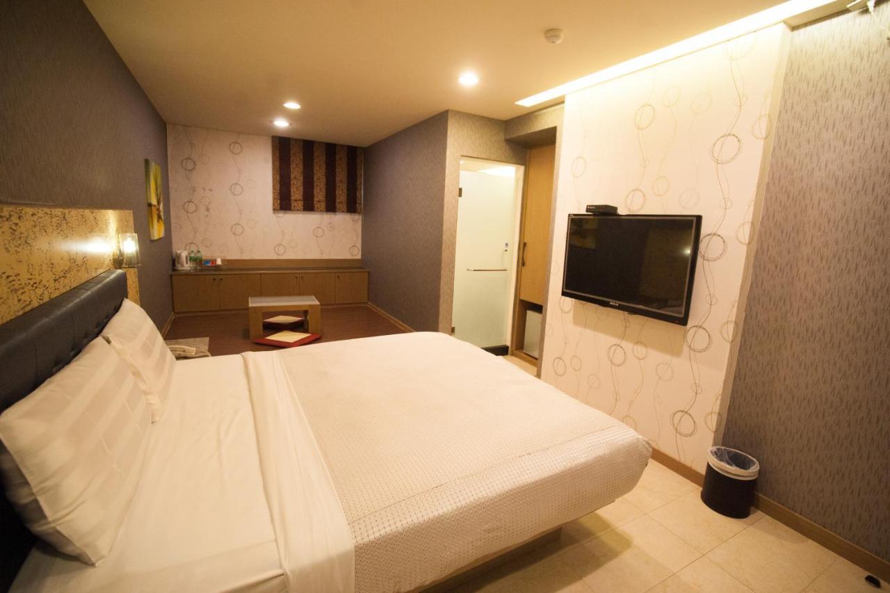 Love Hotel Pingtung Exterior photo